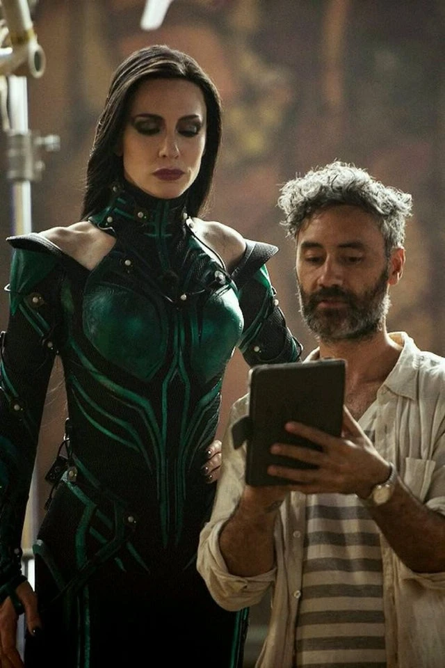 Taika Waititi Consulting with Cate Blanchett During Thor: Ragnarok